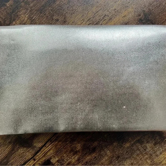 VINTAGE: Lewisette gold clutch bag - Picture 8 of 11